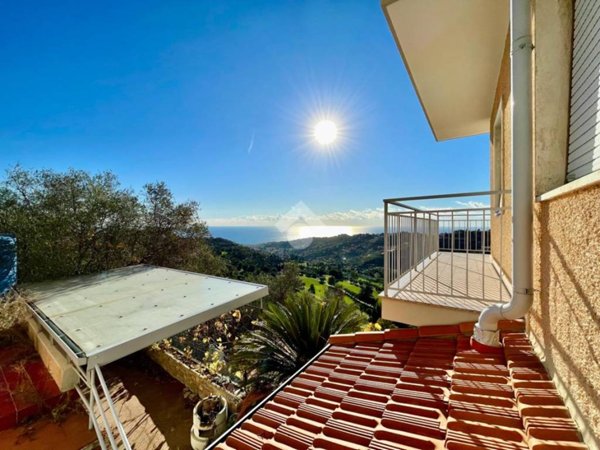 casa indipendente in vendita a Sanremo in zona Coldirodi