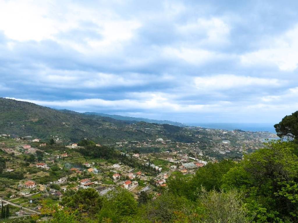 casa indipendente in vendita a Sanremo in zona Coldirodi