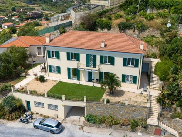 casa indipendente in vendita a Sanremo in zona Bussana