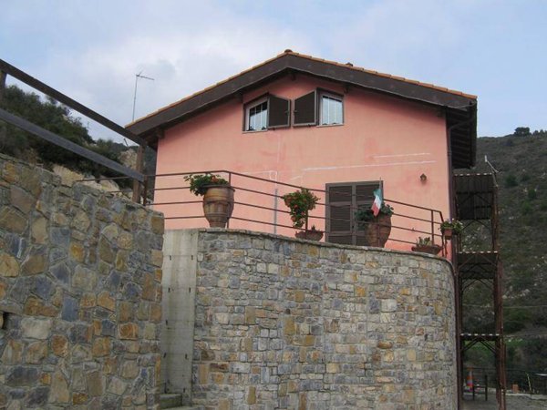 casa indipendente in vendita a Sanremo in zona Coldirodi