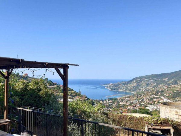 appartamento in vendita a Sanremo in zona Coldirodi