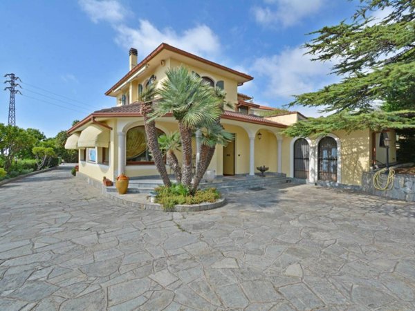 casa indipendente in vendita a Sanremo in zona Coldirodi