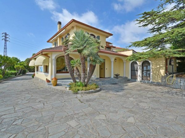 casa indipendente in vendita a Sanremo in zona Coldirodi