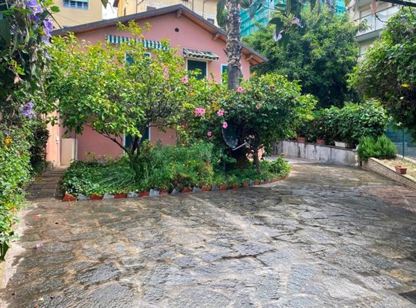 casa indipendente in vendita a Sanremo