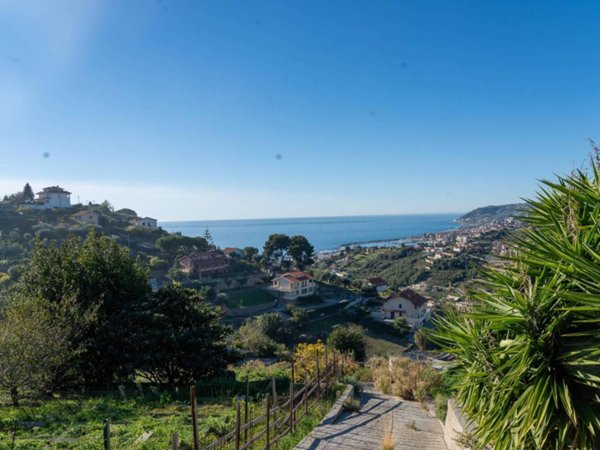 casa indipendente in vendita a Sanremo in zona Poggio