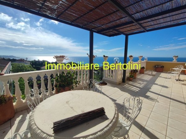 casa indipendente in vendita a Sanremo