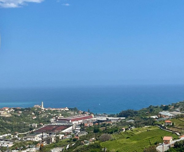 casa indipendente in vendita a Sanremo in zona Poggio