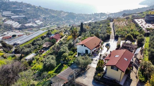 casa indipendente in vendita a Sanremo in zona Coldirodi