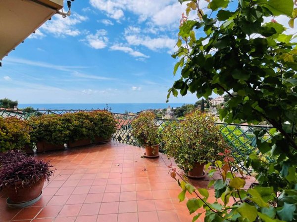 appartamento in vendita a Sanremo in zona Bussana