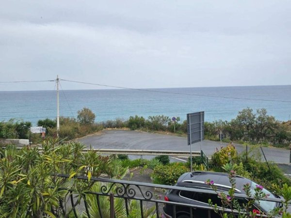casa indipendente in vendita a Sanremo in zona Bussana