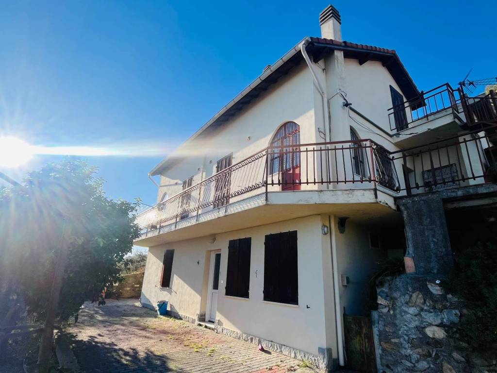 casa indipendente in vendita a Sanremo