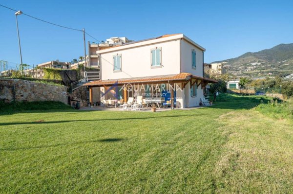 casa indipendente in vendita a Sanremo