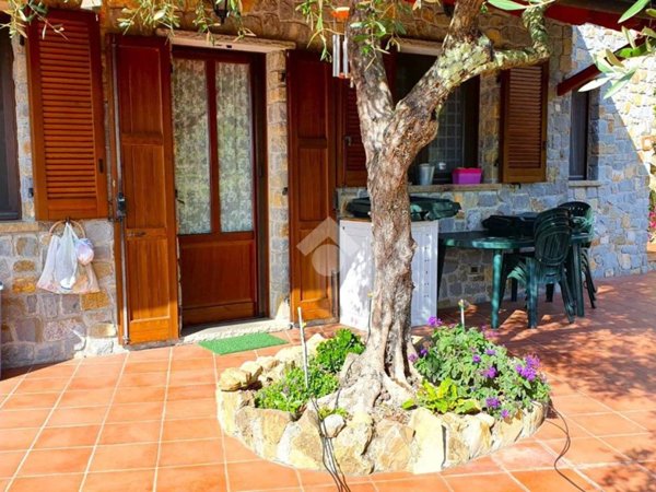 casa indipendente in vendita a Sanremo in zona Coldirodi