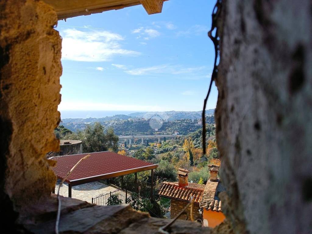 casa indipendente in vendita a Sanremo in zona Coldirodi
