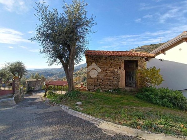casa indipendente in vendita a Sanremo in zona Coldirodi
