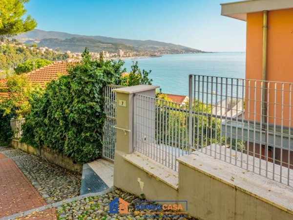 appartamento in vendita a Sanremo in zona Bussana