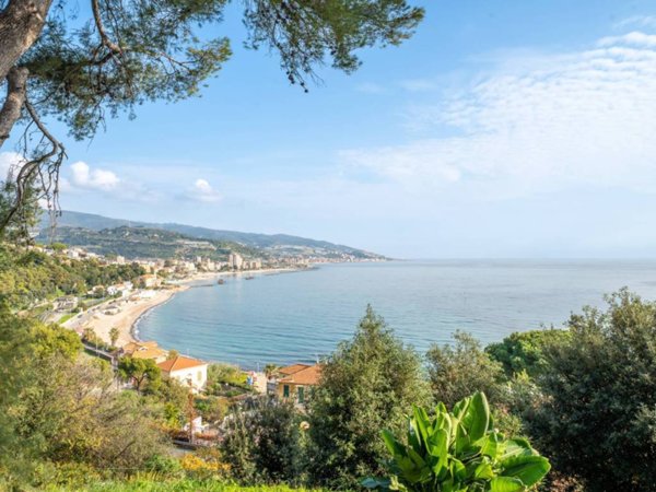 appartamento in vendita a Sanremo in zona Bussana