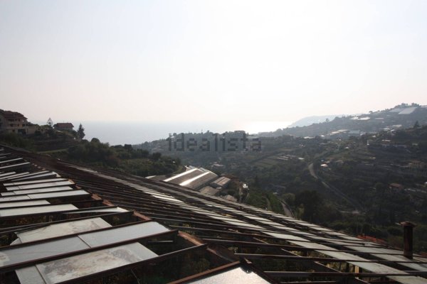 casa indipendente in vendita a Sanremo in zona Poggio