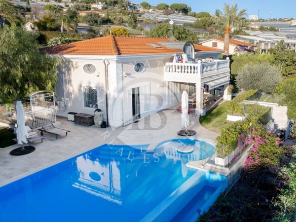 casa indipendente in vendita a Sanremo