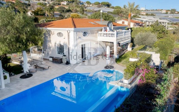 casa indipendente in vendita a Sanremo