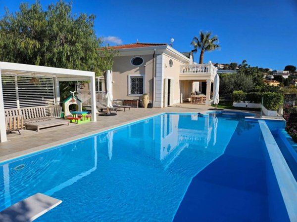 casa indipendente in vendita a Sanremo