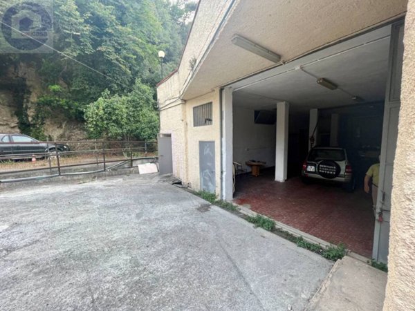locale commerciale in vendita a Sanremo in zona Bussana