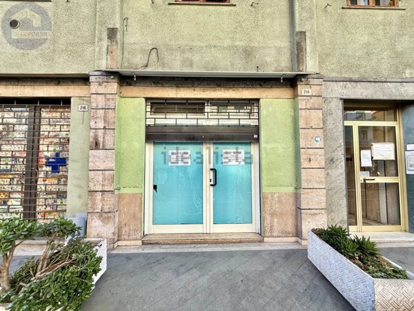 locale commerciale in vendita a Sanremo