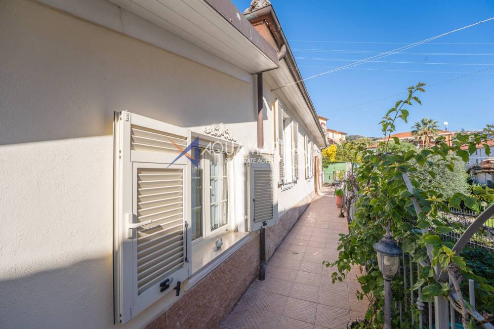 casa indipendente in vendita a Sanremo