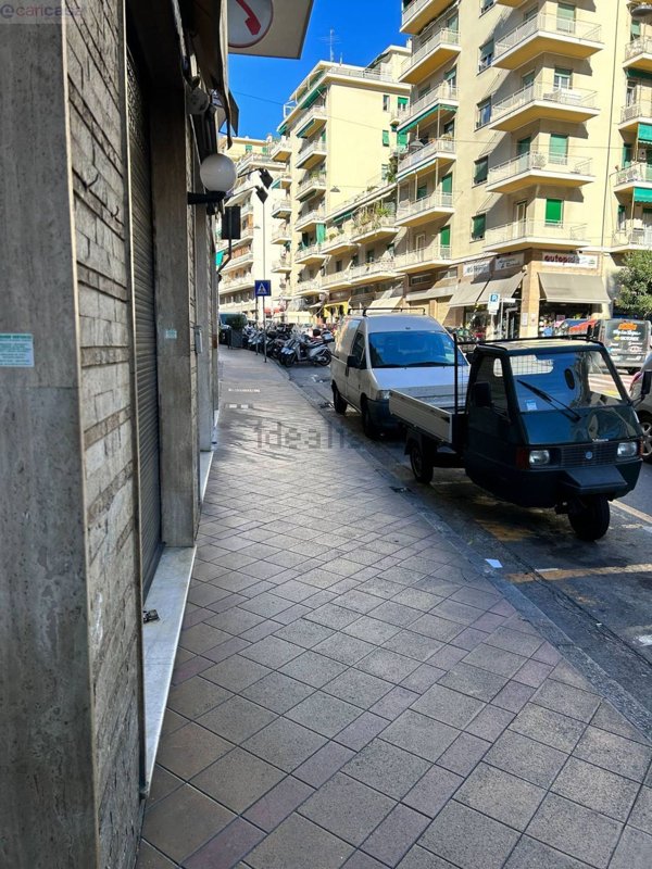 locale commerciale in vendita a Sanremo