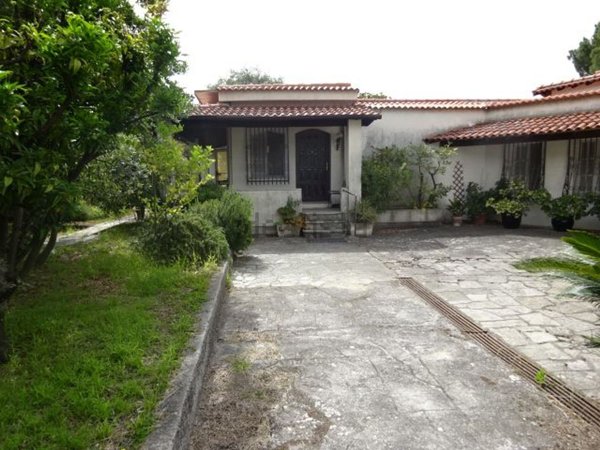 casa indipendente in vendita a Sanremo in zona Bussana