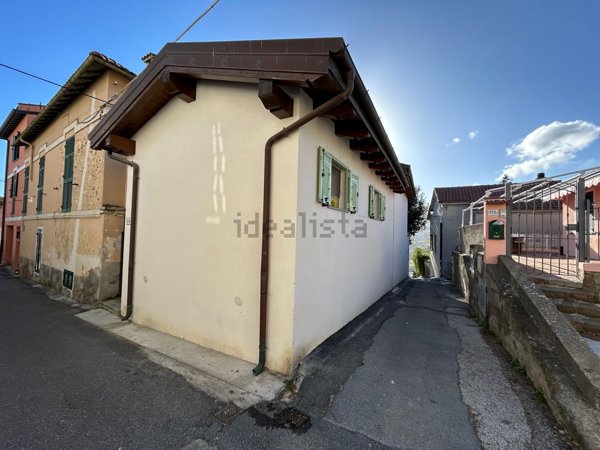 casa semindipendente in vendita a Sanremo in zona Coldirodi