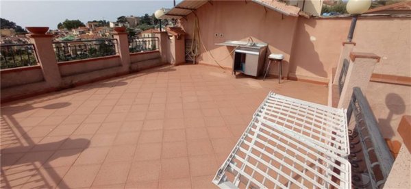 casa indipendente in vendita a Sanremo in zona Poggio