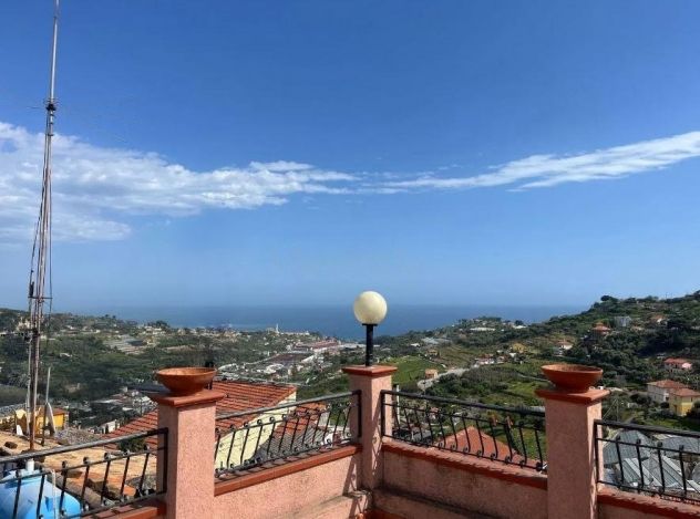 casa indipendente in vendita a Sanremo in zona Poggio