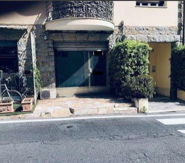 locale commerciale in vendita a Sanremo