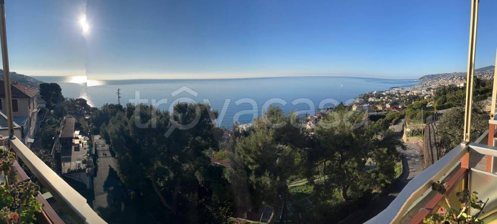 appartamento in vendita a Sanremo in zona Poggio