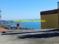 mansarda in vendita a Sanremo in zona Coldirodi