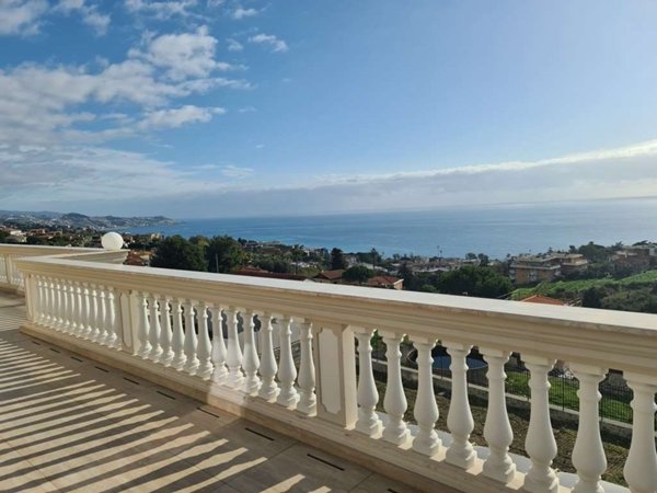 casa indipendente in vendita a Sanremo