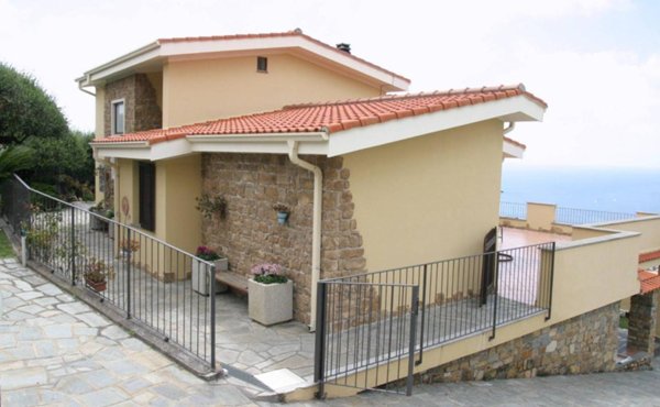 casa indipendente in vendita a Sanremo