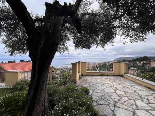 casa indipendente in vendita a Sanremo