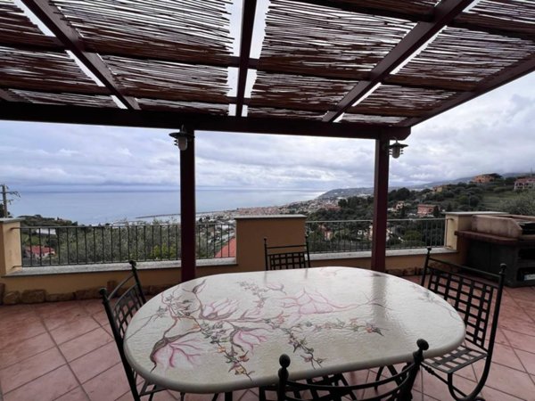 casa indipendente in vendita a Sanremo