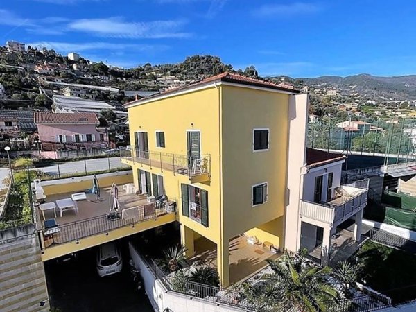 casa indipendente in vendita a Sanremo