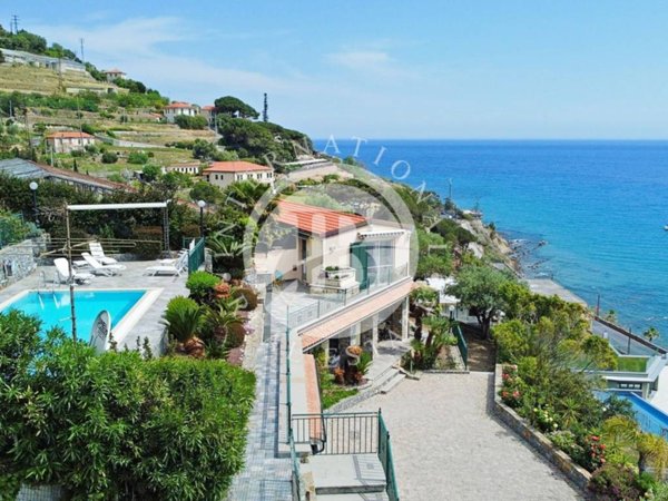 casa indipendente in vendita a Sanremo in zona Poggio
