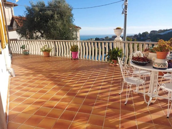 casa indipendente in vendita a Sanremo