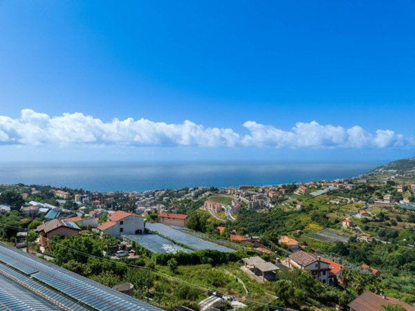 casa indipendente in vendita a Sanremo