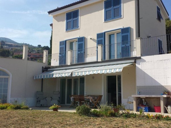 casa indipendente in vendita a Sanremo