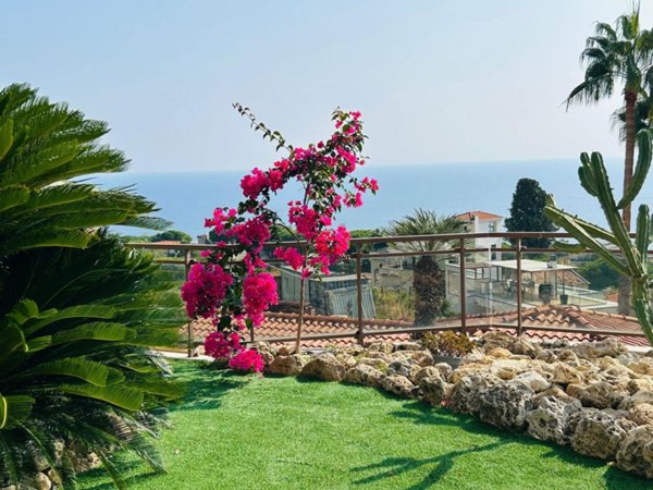 appartamento in vendita a Sanremo in zona Coldirodi