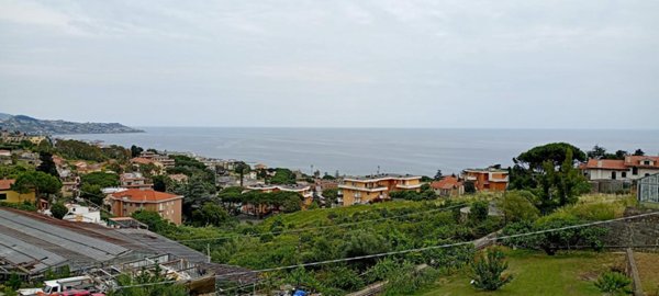 casa indipendente in vendita a Sanremo in zona Coldirodi