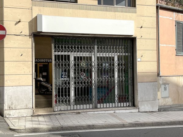 locale commerciale in vendita a Sanremo