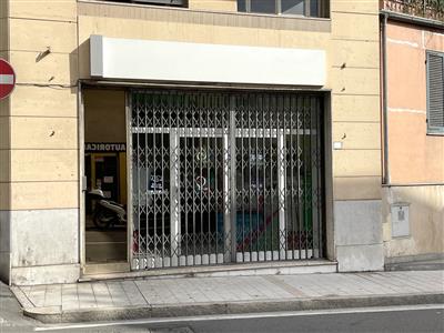 locale commerciale in vendita a Sanremo