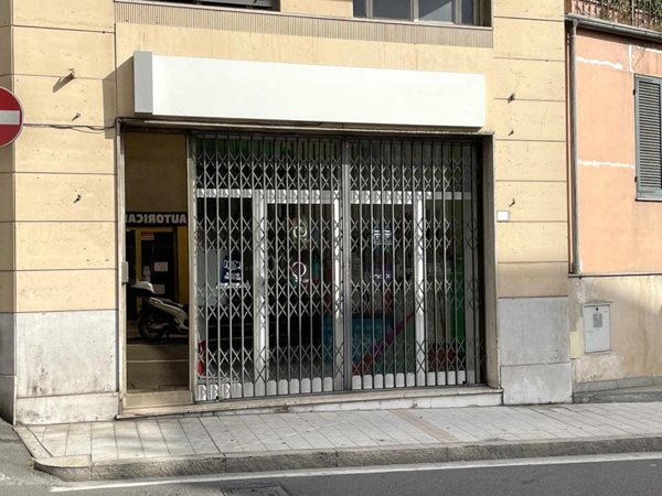 locale commerciale in vendita a Sanremo